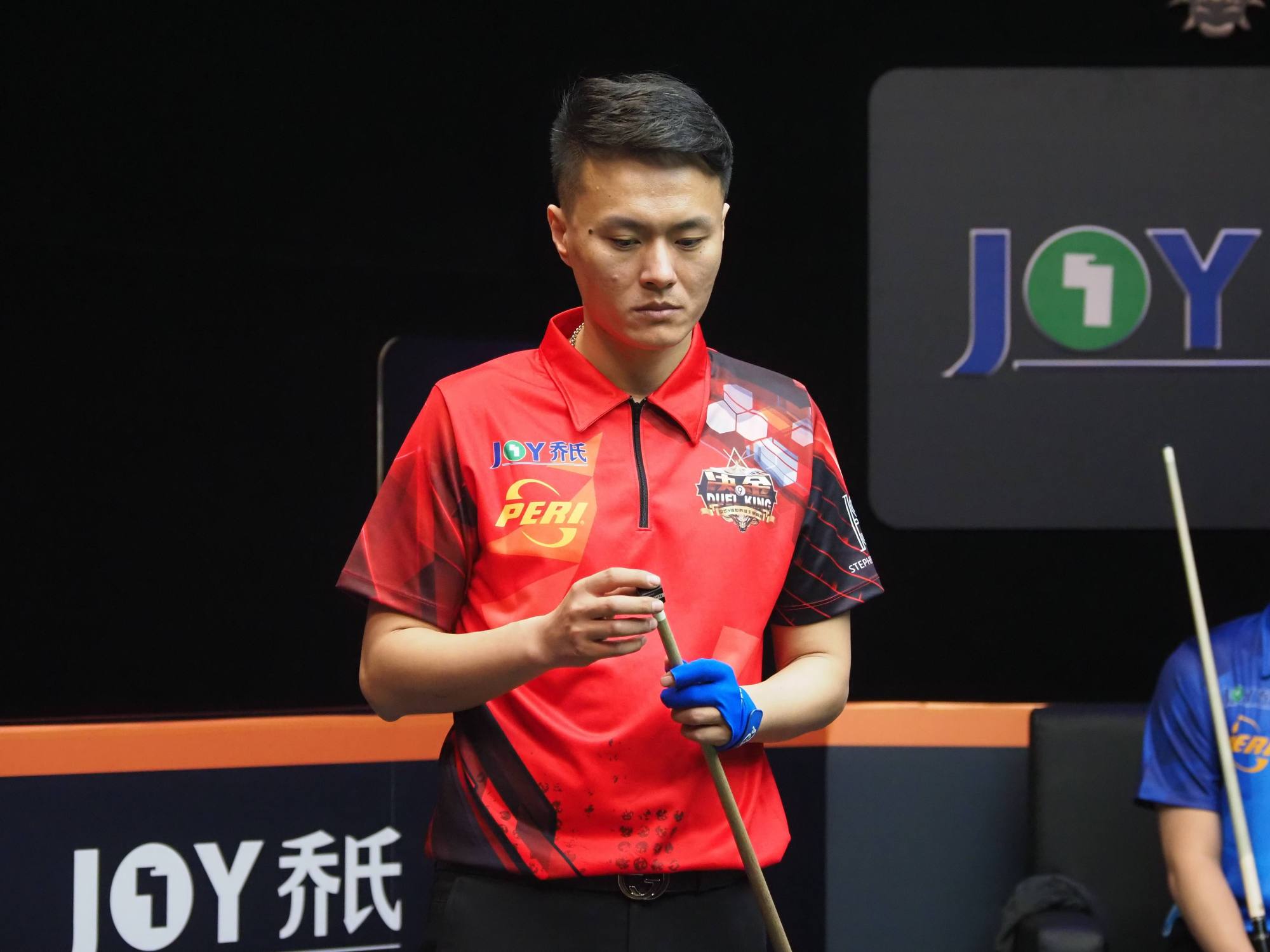 他继续以精 他继续以精